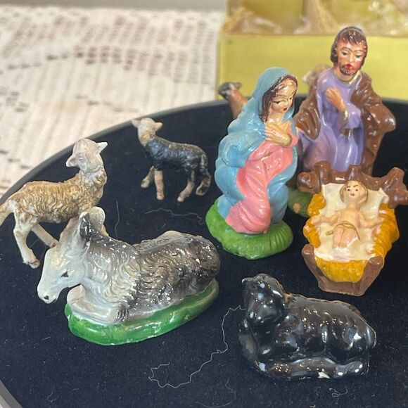 Vintage nativity scene figures | Baby Jesus | Holly nativity scene || Christmas - Picture 8 of 11
